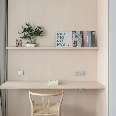 Cozy Japanese Oasis With Balcony, Gramophone, Netflix