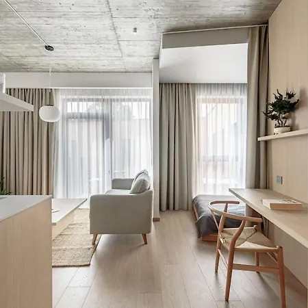 Cozy Japanese Oasis With Balcony, Gramophone, Netflix Apartment *