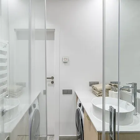 Cozy Japanese Oasis With Balcony, Gramophone, Netflix *