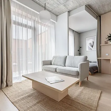 Cozy Japanese Oasis With Balcony, Gramophone, Netflix Apartment *