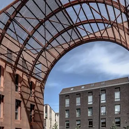 Cozy Japanese Oasis With Balcony, Gramophone, Netflix *