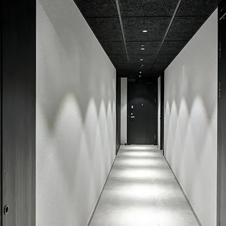 Cozy Japanese Oasis With Balcony, Gramophone, Netflix