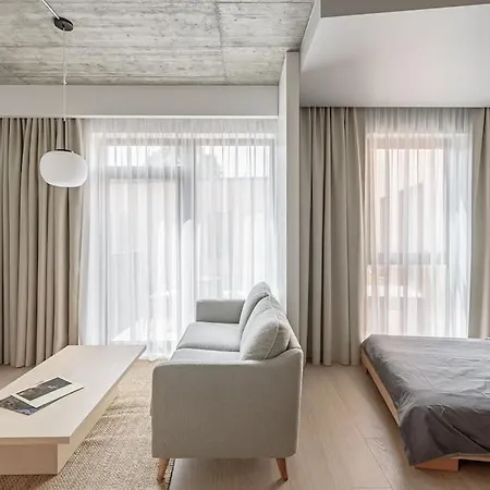 Cozy Japanese Oasis With Balcony, Gramophone, Netflix