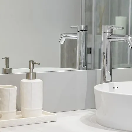 Cozy Japanese Oasis With Balcony, Gramophone, Netflix *