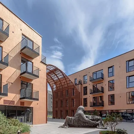 Cozy Japanese Oasis With Balcony, Gramophone, Netflix Апартаменты *