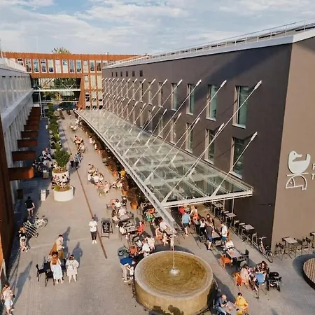 Cozy Japanese Oasis With Balcony, Gramophone, Netflix Apartment Wilna