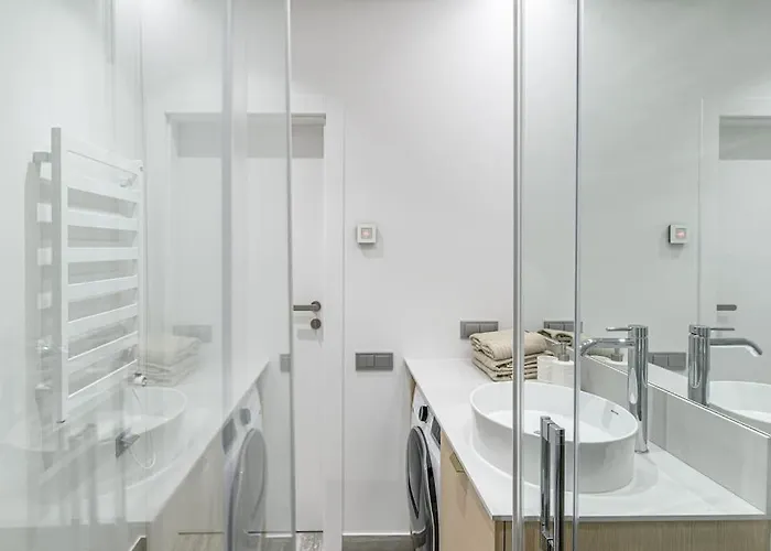 Cozy Japanese Oasis With Balcony, Gramophone, Netflix *