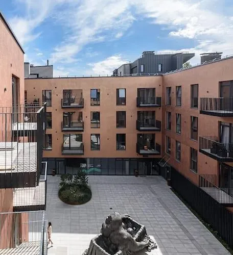 Cozy Japanese Oasis With Balcony, Gramophone, Netflix