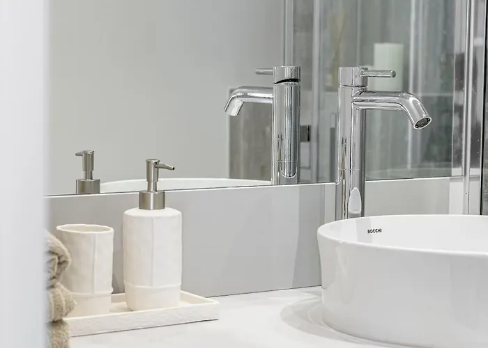 Cozy Japanese Oasis With Balcony, Gramophone, Netflix *