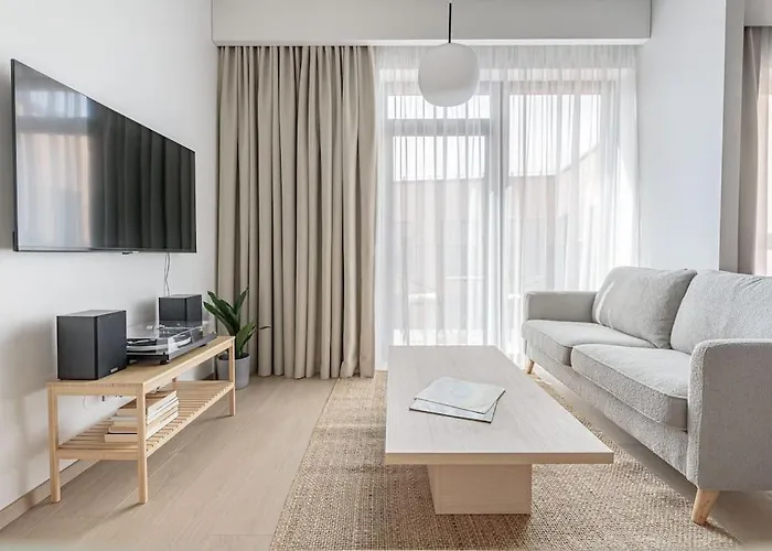 Cozy Japanese Oasis With Balcony, Gramophone, Netflix *