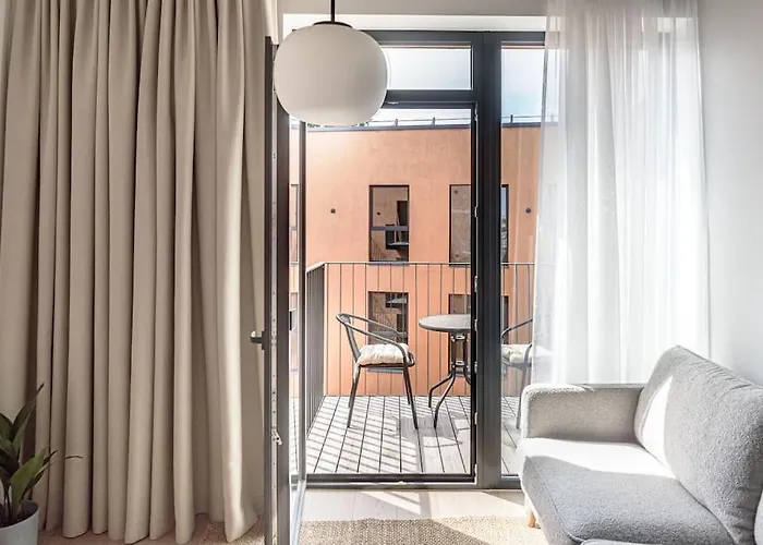 Cozy Japanese Oasis With Balcony, Gramophone, Netflix Apartman