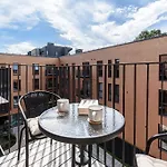Cozy Japanese Oasis With Balcony, Gramophone, Netflix