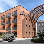 Cozy Japanese Oasis With Balcony, Gramophone, Netflix Apartment Vilnius