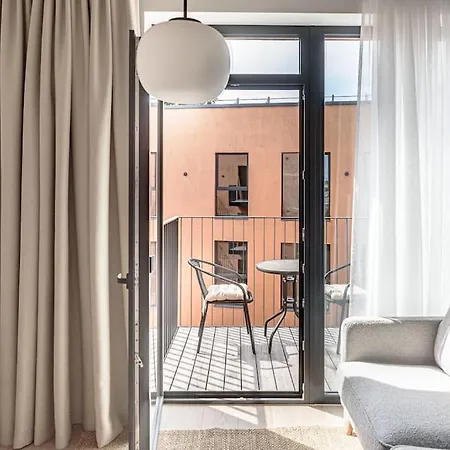 Cozy Japanese Oasis With Balcony, Gramophone, Netflix Appartamento